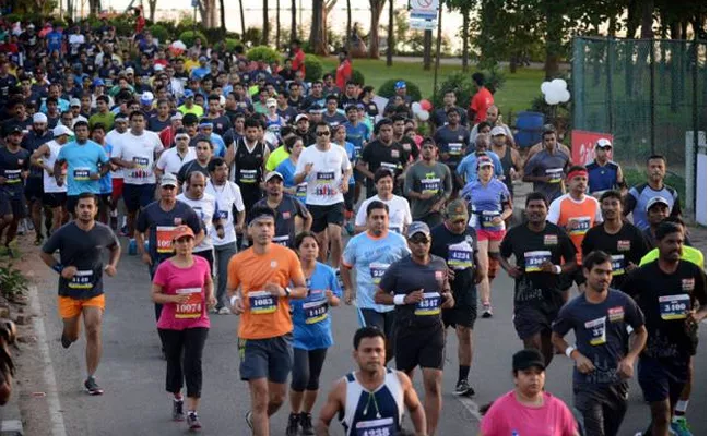 Full Marathon Started AT Necklace Road By Hyderabad Runners Organisers - Sakshi