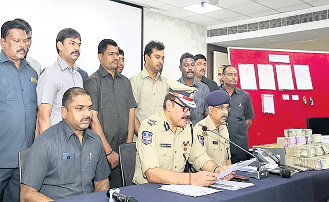 Bit Coins Gang Arrest In Hyderabad - Sakshi