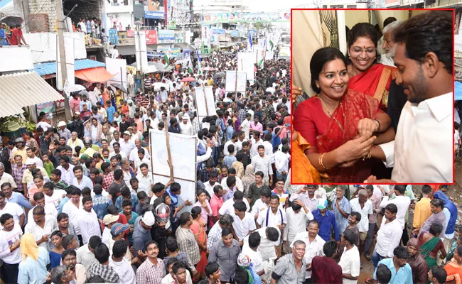 Rakhi Festicval Celebration In Praja Sankalpa Yatra - Sakshi