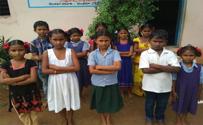 Aided School Childrens Uniform Not Implemented Prakasam - Sakshi