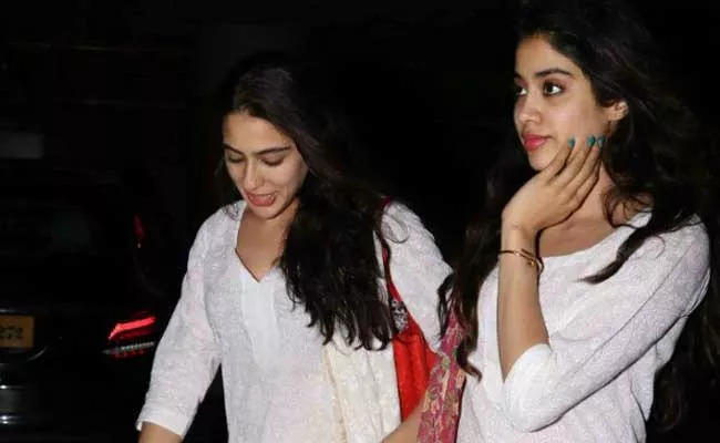 Janhvi Kapoor Said I Dont Know Why Everyone Is Pitting Sara Ali Khan And Me - Sakshi