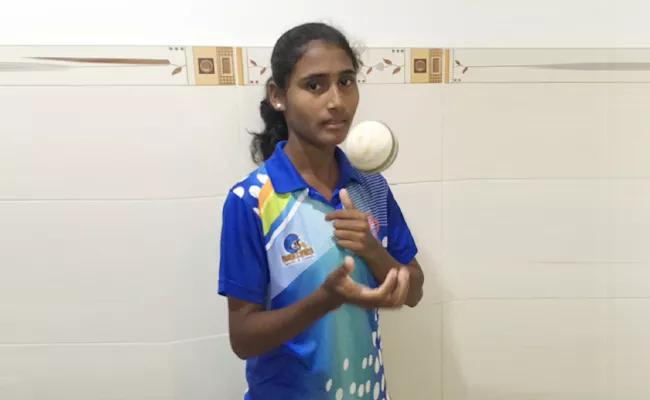 Woman Bowler Talent In District Cricket Team West Godavari - Sakshi