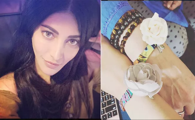 shruti hassan Tied Rakhi To Her Mother - Sakshi