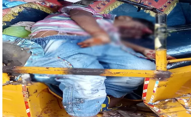 Minivan Auto Accident In Prakasam - Sakshi