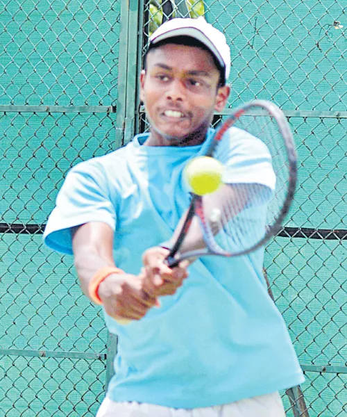 Sai Karthikreddy in semis of ITF Juniors Tennis - Sakshi