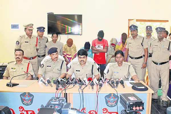 kidnappers gang arrested - Sakshi