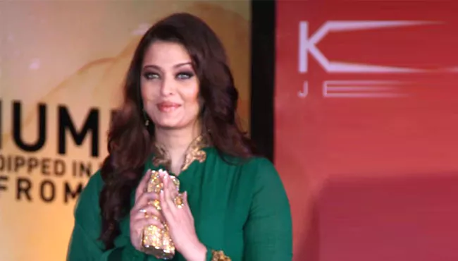 Aishwarya Rai Bachchan Says Housewives Are The Biggest CEOs In India - Sakshi