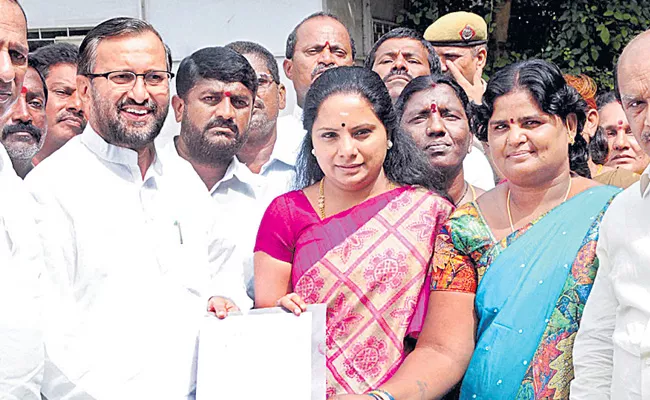 TRS Mp Kavitha Meets Prakash Javadekar About Mid Day Meals Workers Issue - Sakshi