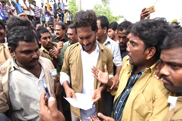 East Godavari Auto Drivers that meet YS Jagan At Praja Sankalpa Yatra - Sakshi