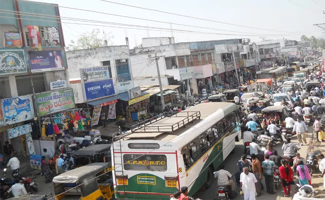 Narsipatnam Traffic Problems With Highway Grabs Visakhapatnam - Sakshi