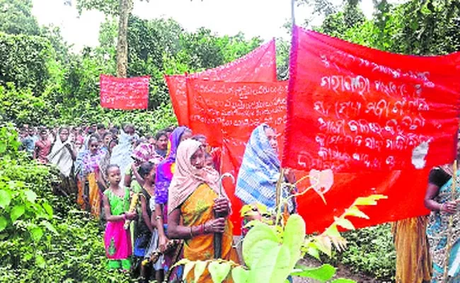 Tribals Protest Against Gurupriya Bridge - Sakshi