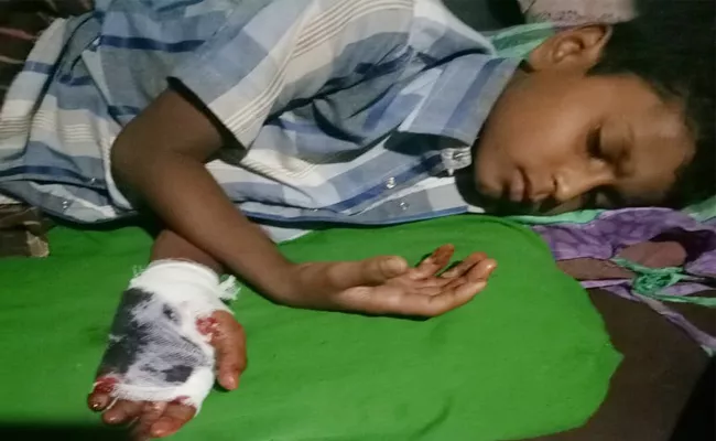 Quarry Wire Blast Child Injured In Anantapur - Sakshi