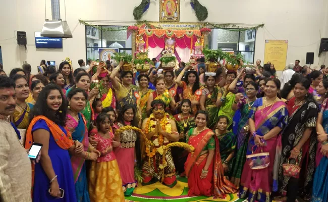 Bonalu Festival Was Celebrated In Houston - Sakshi