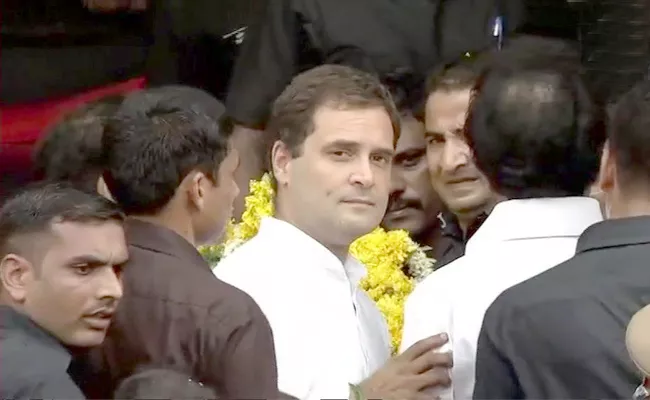 Rahul Gandhi Pay Tribute To Karunanidhi - Sakshi