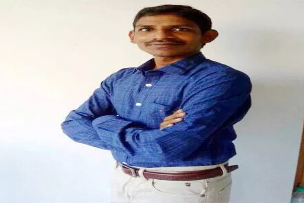 Software Engineer Employee Died Train Accident  Bangalore - Sakshi