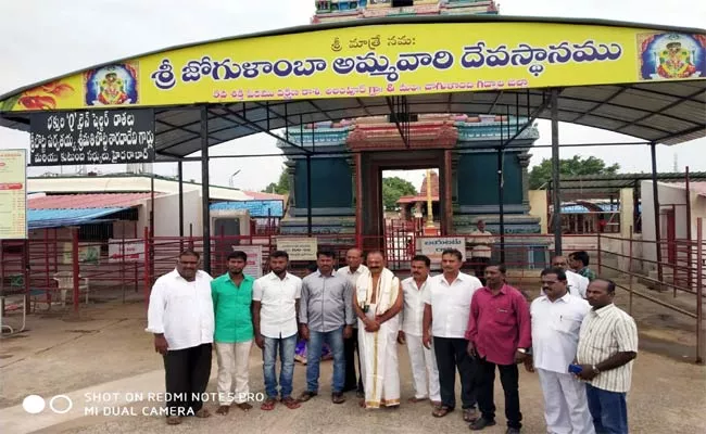 Raghuveera Reddy Visited Jogulamba Temple - Sakshi