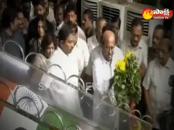 Rajinikanth , Mamata Banerjee Pay Tribute To Late Karunanidhi - Sakshi