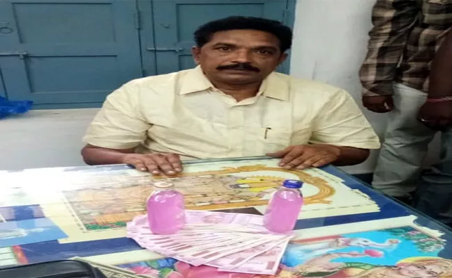 Panchayat Secretary ACB Officers Arrested   In Prakasam - Sakshi