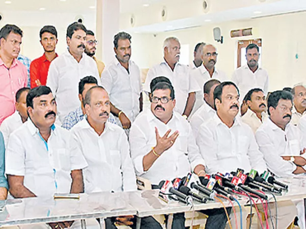 Botsa Satyanarayana Slams Guntur TDP Leaders - Sakshi