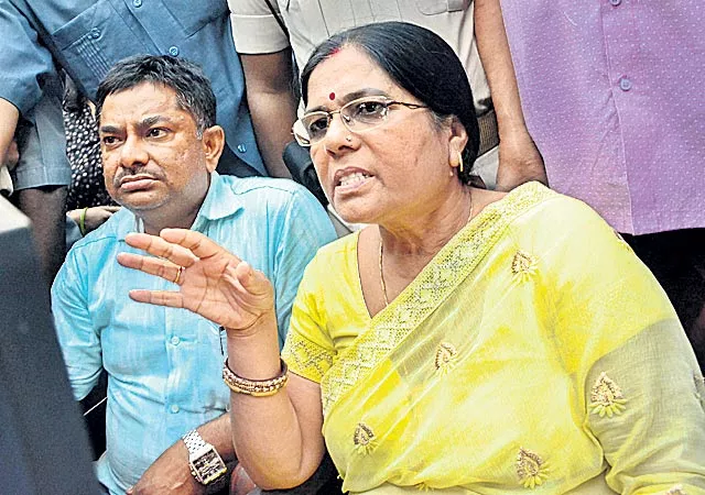 Bihar's social welfare minister Manju Verma resigns over Muzaffarpur  - Sakshi