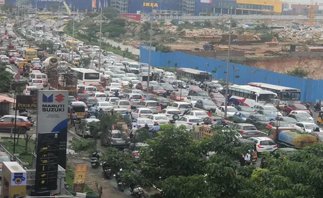 Heavy Rains In Hyderabad Traffic jams At Various Locations - Sakshi