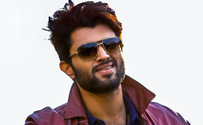 Vijay Devarakonda Accepts Harithaharam Challenge  - Sakshi