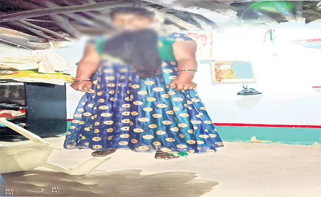 Women Suicide Attempt In Rangareddy - Sakshi