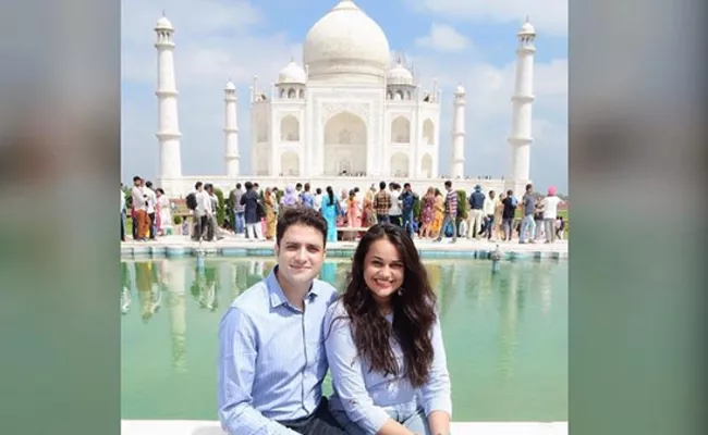 IAS Couples Aamir And Tina Dabi Visit Taj Mahal - Sakshi