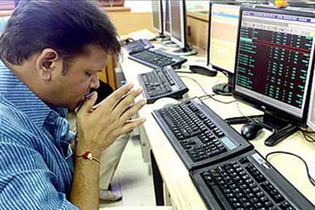 Stockmarket  drops  over  300 points - Sakshi