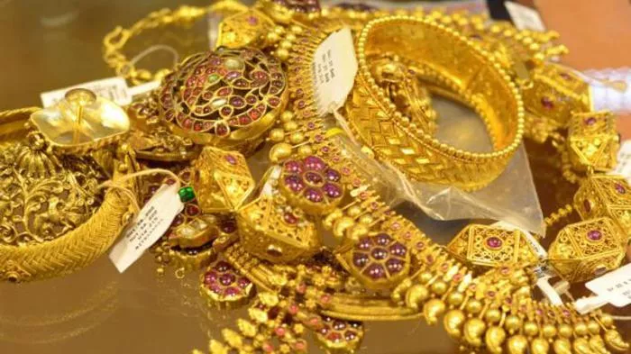 Gold Prices Gain After Two Days Of Losses - Sakshi