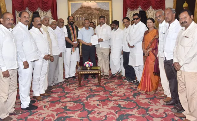 Telangana Opposition Parties Meets Governor Narasimhan - Sakshi