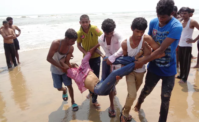 Beach Deaths In Perupalem Beach West Godavari - Sakshi