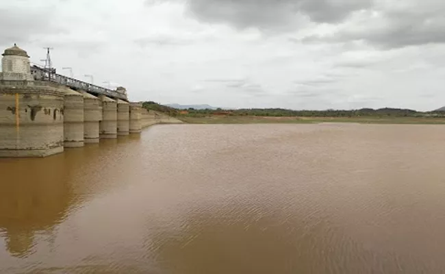 pincha Project Gates Damaged YSR Kadapa - Sakshi