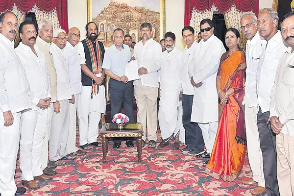 Opposition toils to form coalition against TRS - Sakshi