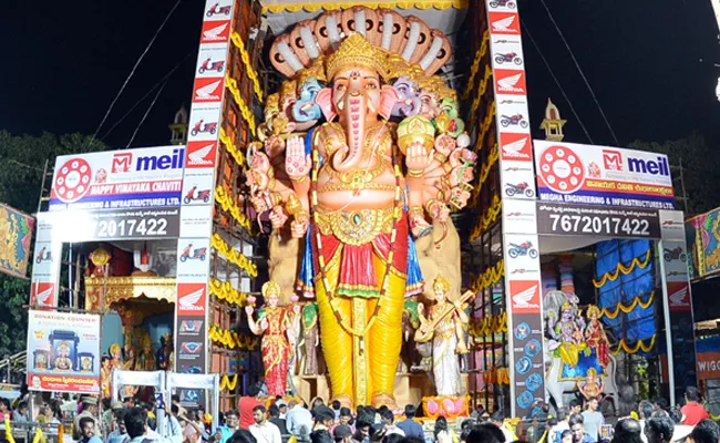 Khairatabad Ganesh Worshiped This Year As Sapthamukha Kalasarfa Maha Ganapathi - Sakshi