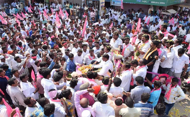 TRS Leaders Disagreement Politics In Nalgonda - Sakshi