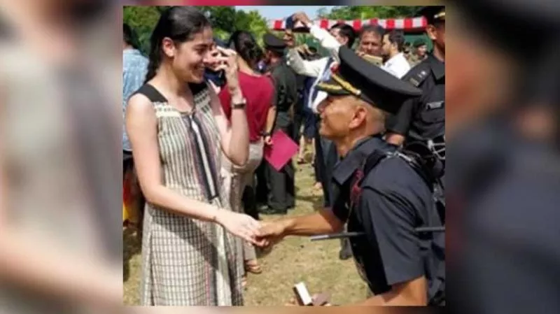 Army Officer Proposes To Girlfriend At Passing Out Parade - Sakshi