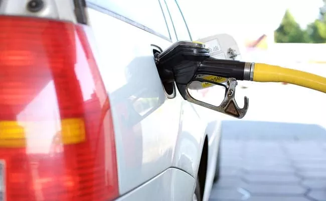 Petrol and diesel prices in Mumbai are Rs 88.67 - Sakshi