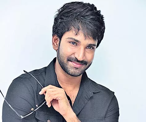 aadhi pinisetty about u turn movie - Sakshi