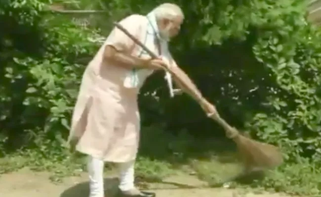 PM Modi Pics Broom For Cleaning In Delhi - Sakshi