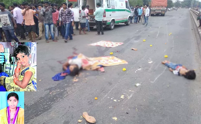 Mother And Child Death In Lorry Accident East Godavari - Sakshi