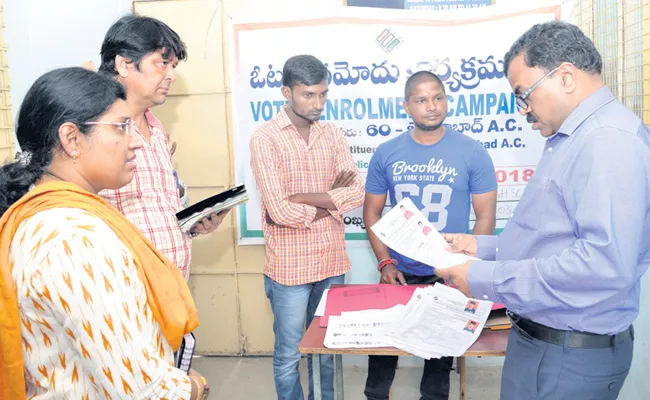 Voting Registration In Websites And Near Voting Centres Hyderabad - Sakshi