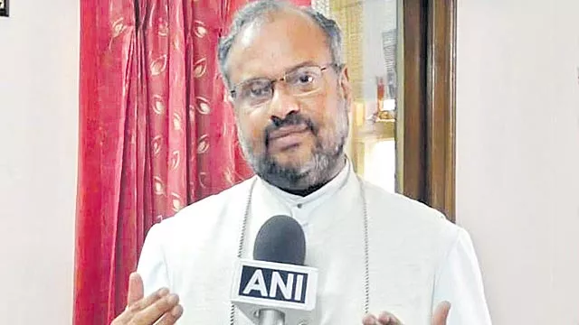 Kerala bishop Franco Mulakkal hands over charge - Sakshi