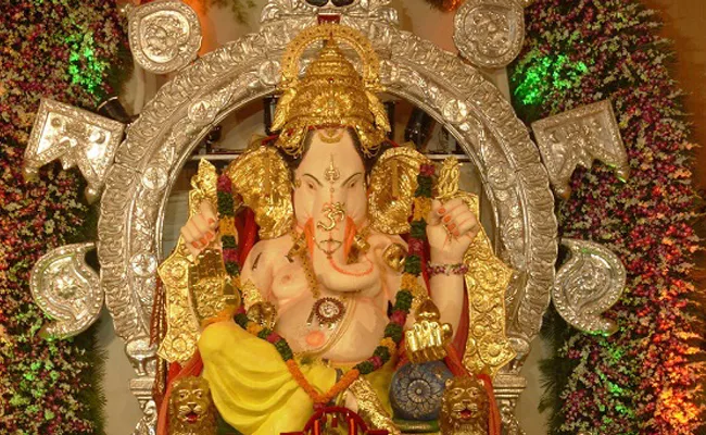 Insurance Cover Worth Rs 265 Crore For Ganesh Idol in Mumbai - Sakshi