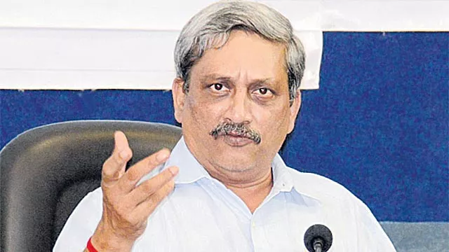 Goa Chief Minister Manohar Parrikar at Delhi AIIMS - Sakshi