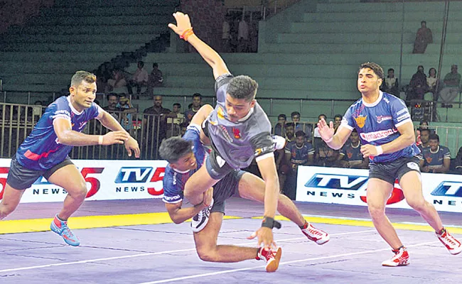 Rangareddy Riders beats Hyderabad in Telangana Kabaddi League - Sakshi