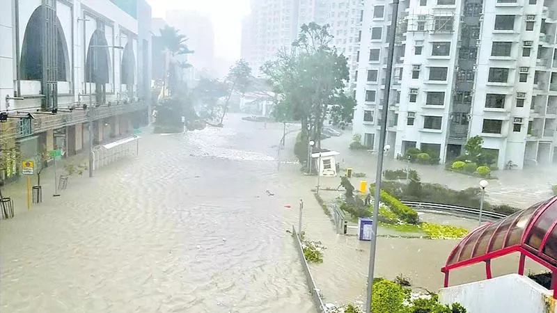 Typhoon Mangkhut Hits South China After Lashing Philippines - Sakshi