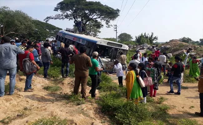 RTC Bus Accident In Nagarkurnool - Sakshi