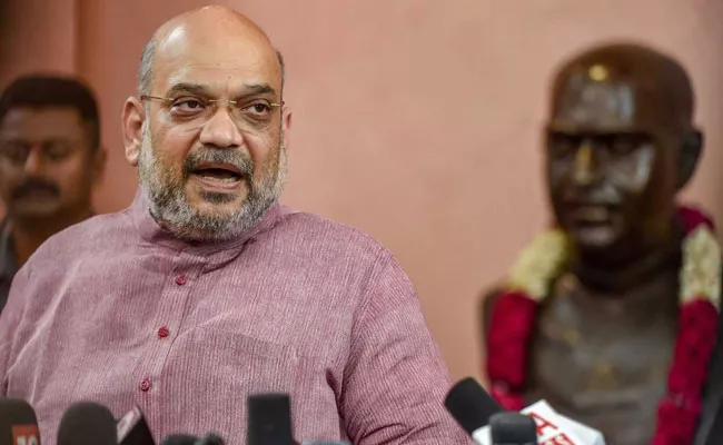 BJP Chief Amit Shah Has Stepped In To Handle A Potential Crisis For The Partys Government In Goa - Sakshi