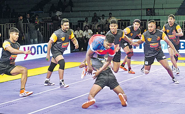 Karimnagar Kings First Victory in Kabaddi League - Sakshi